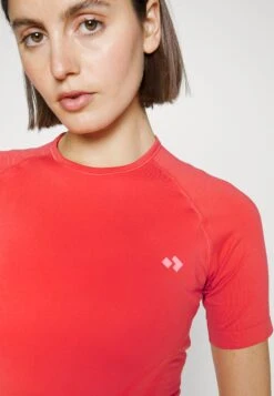 Performance T-Shirt Seamless - T-Shirt Basique - Red 11 Performance T-Shirt Seamless - T-Shirt Basique - Red -Even&Odd 09796fa842824033a7a69697a09aa7e7