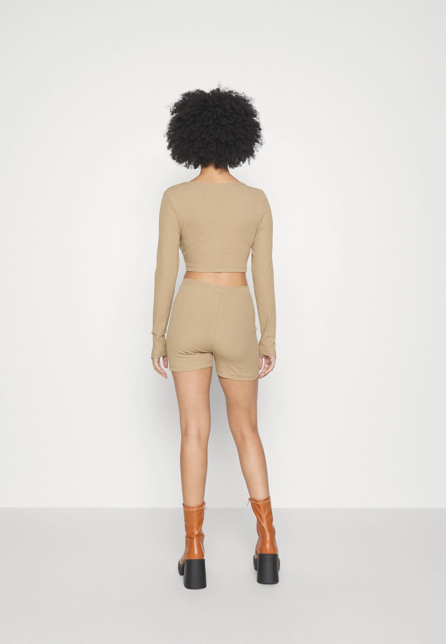 Short - Beige 5 Short - Beige – Image 3