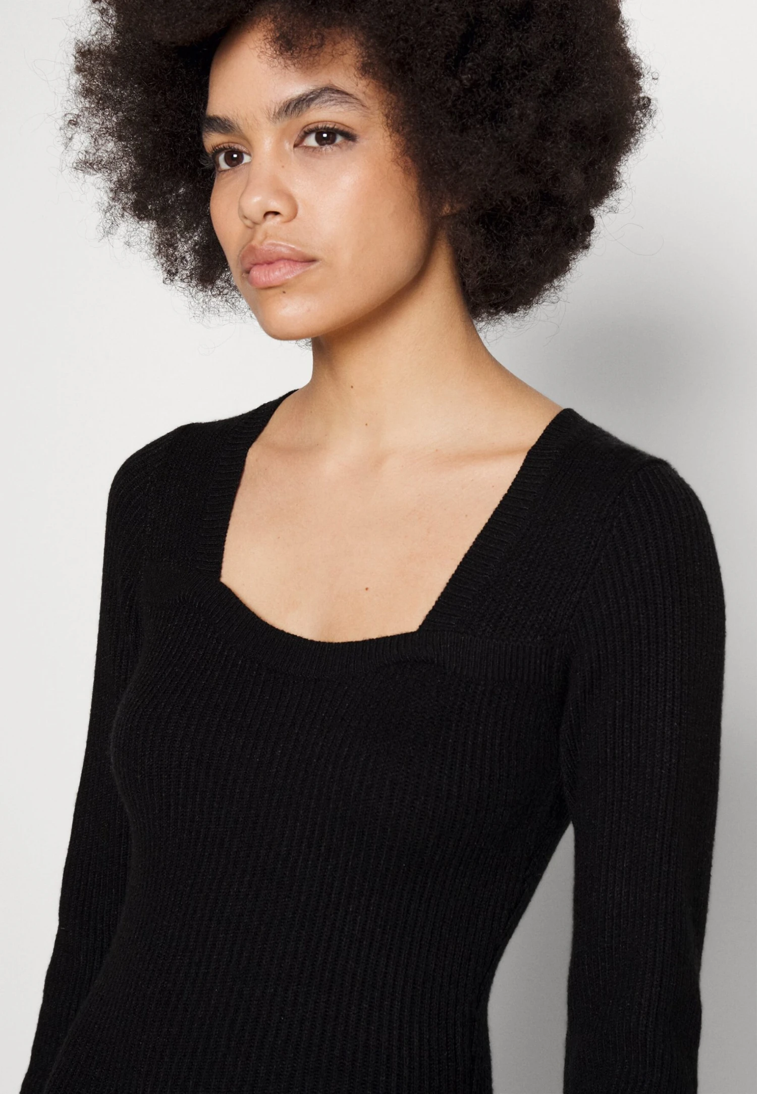 Even&Odd Robe Pull - Black 7 Even&Odd Robe Pull - Black – Image 5