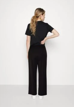 Even&Odd Tailored Wide Leg Culotte - Pantalon Classique - Black 10 Even&Odd Tailored Wide Leg Culotte - Pantalon Classique - Black -Even&Odd 5650d987be224bf692956f0b8687808b