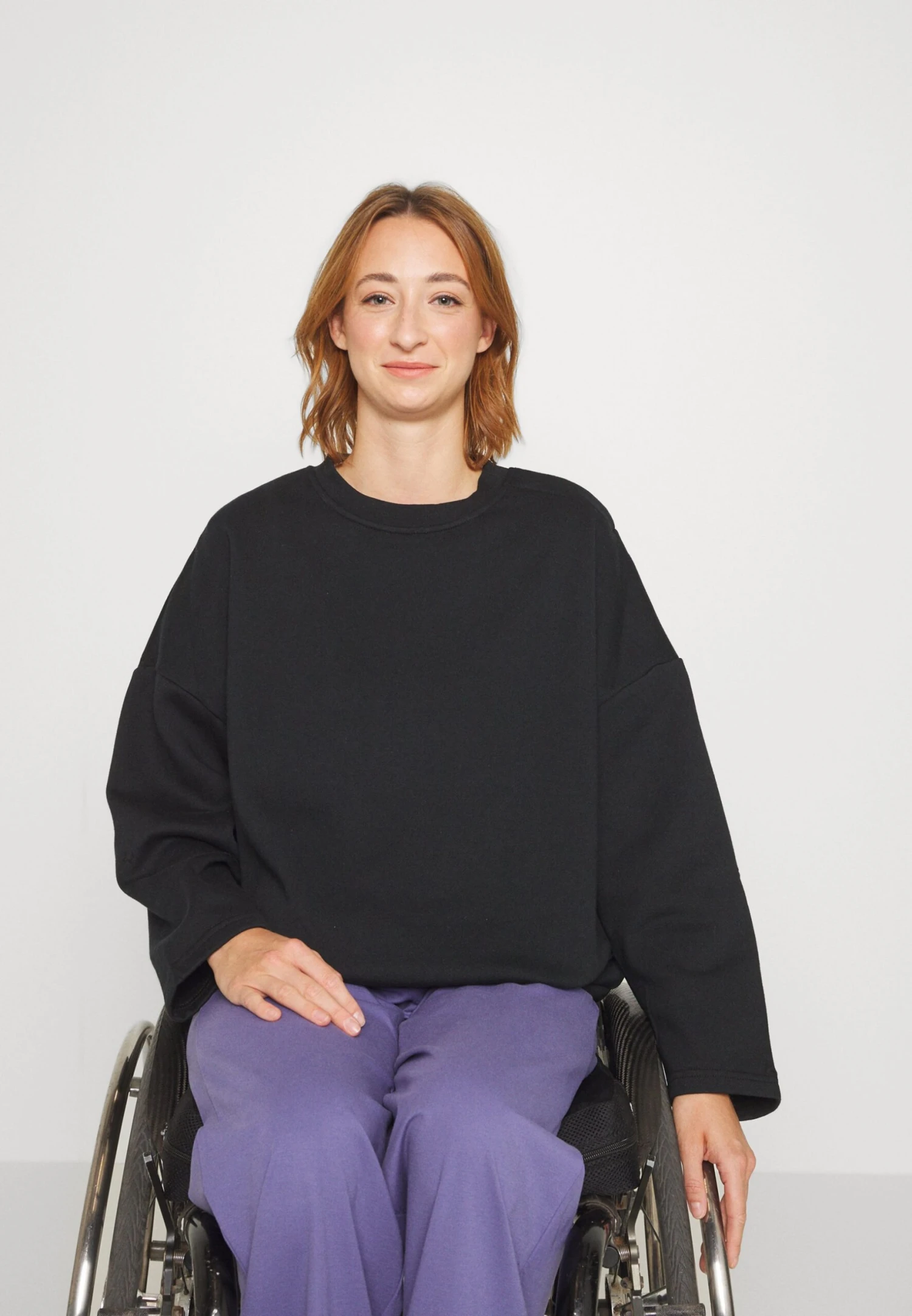 Even&Odd Sweatshirt - Black 5 Even&Odd Sweatshirt - Black – Image 3