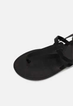 Tongs - Black -Even&Odd 646c851f5c0b405abaa60520ac98d83a