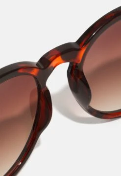 Even&Odd Lunettes De Soleil - Brown 9 Even&Odd Lunettes De Soleil - Brown -Even&Odd 6c18bb50abe54ef79169e631580129b1