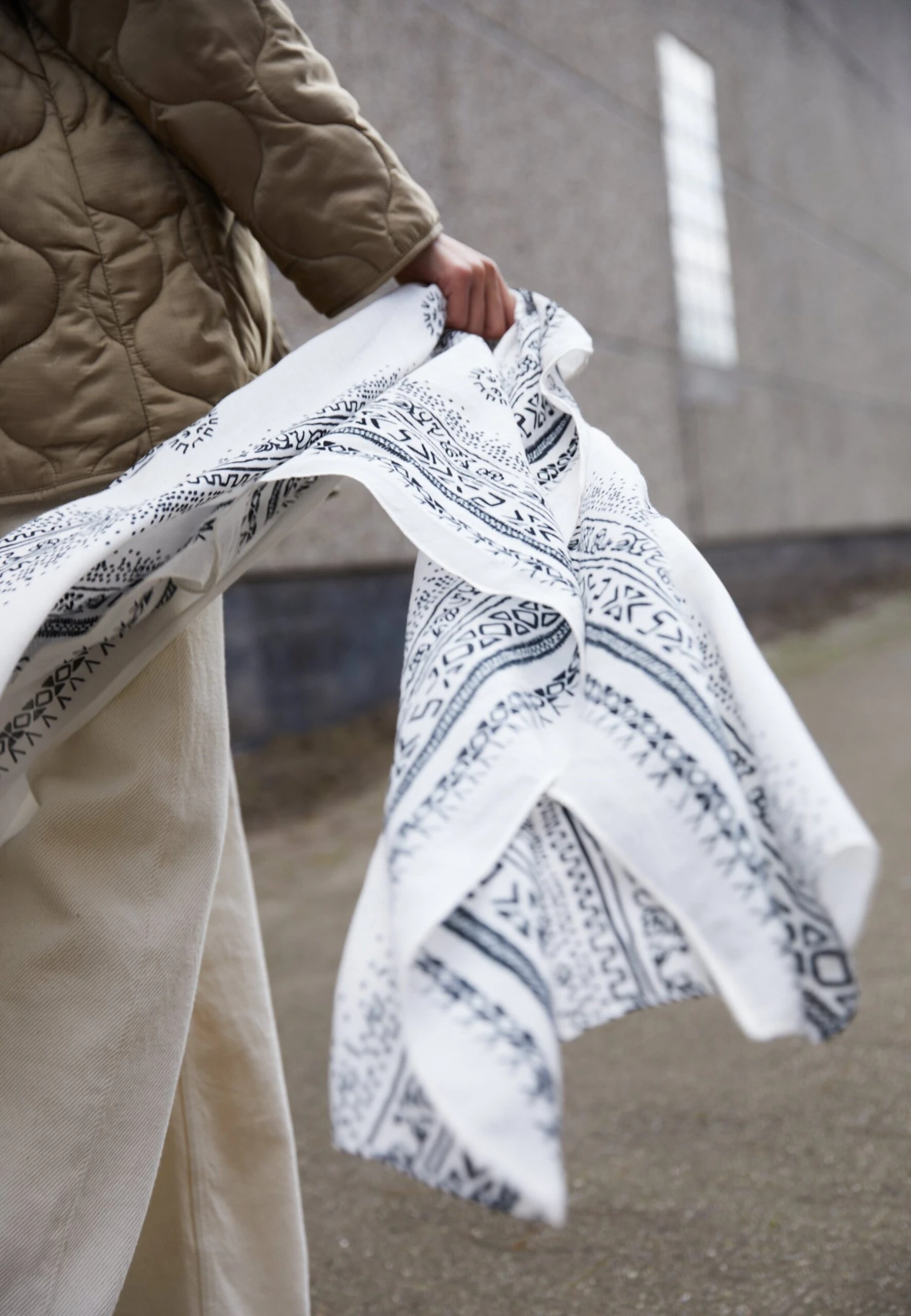 Even&Odd Écharpe - Black/White 6 Even&Odd Écharpe - Black/White – Image 4