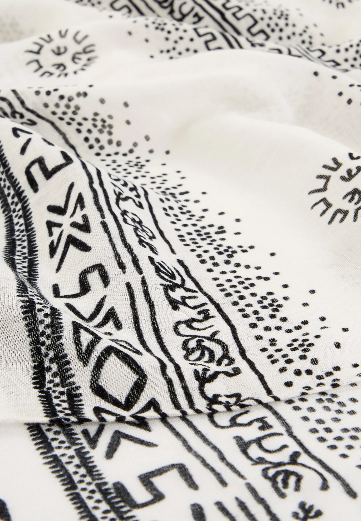 Even&Odd Écharpe - Black/White 9 Even&Odd Écharpe - Black/White – Image 7