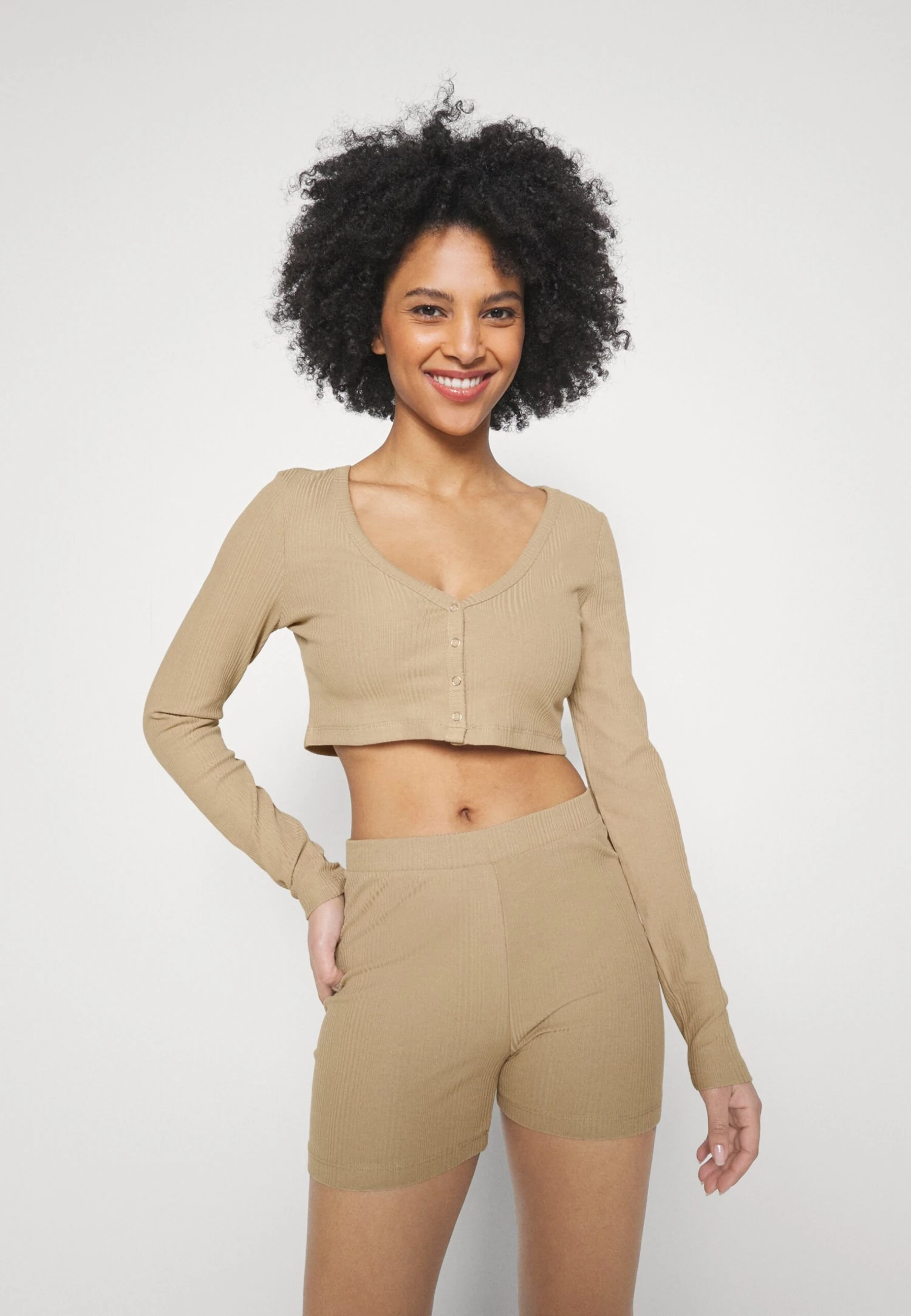 Short - Beige 3 Short - Beige