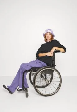 Even&Odd Sweatshirt - Black 17 Even&Odd Sweatshirt - Black -Even&Odd 9d81dc34743b4439baa05070e9cc0b69