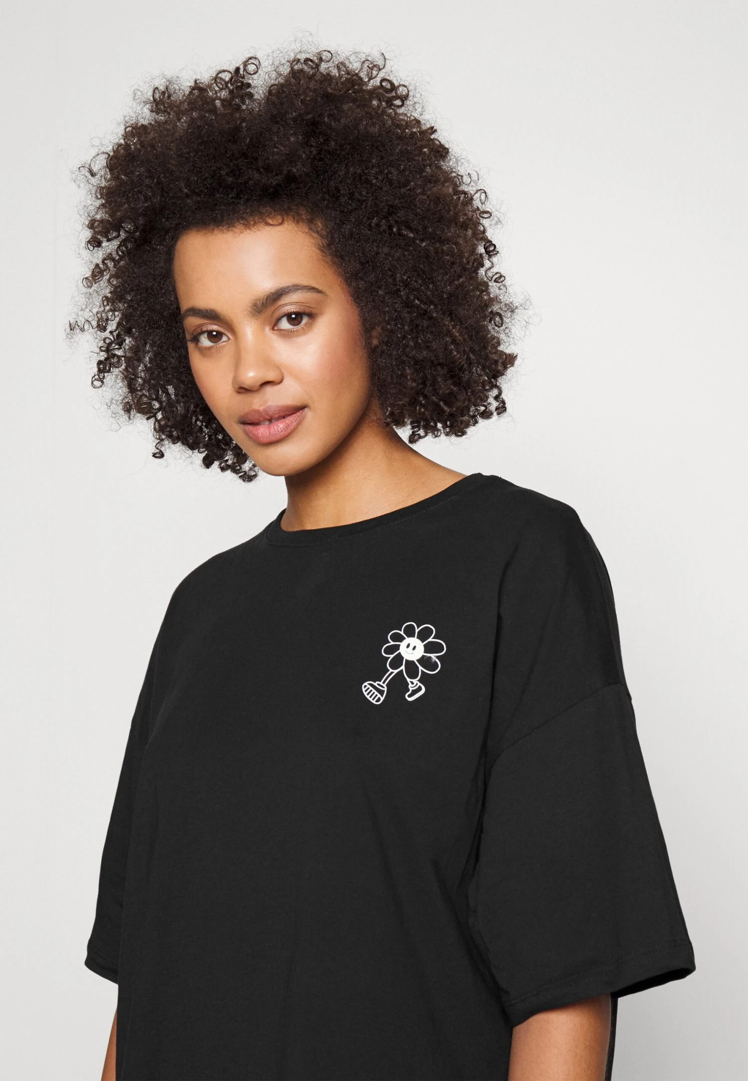 Even&Odd Liz Keep Growing Mascot / 802 - Black - T-Shirt Imprimé - 802 - Black 6 Even&Odd Liz Keep Growing Mascot / 802 - Black - T-Shirt Imprimé - 802 - Black – Image 4