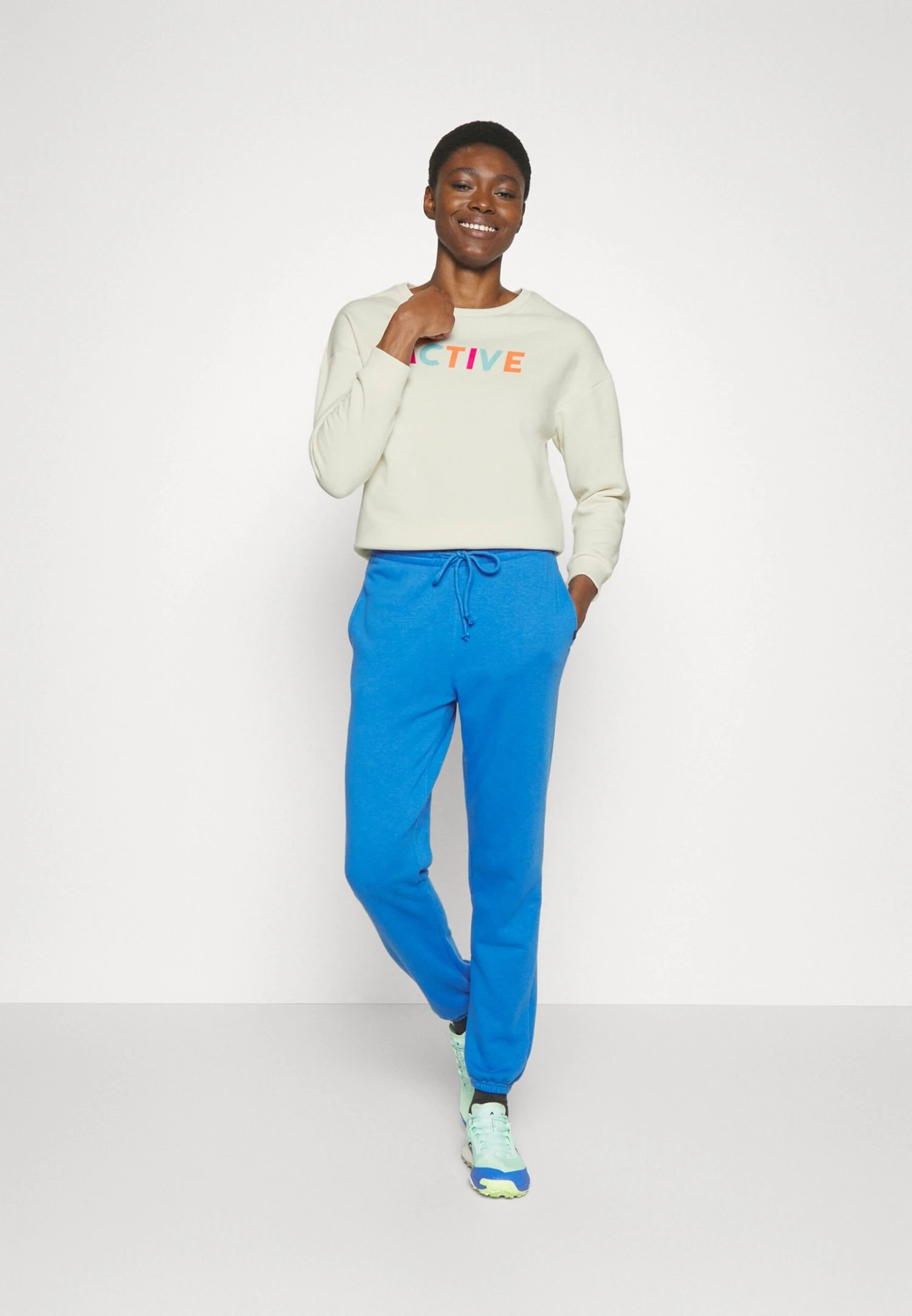 Sweatshirt - Beige 4 Sweatshirt - Beige – Image 2