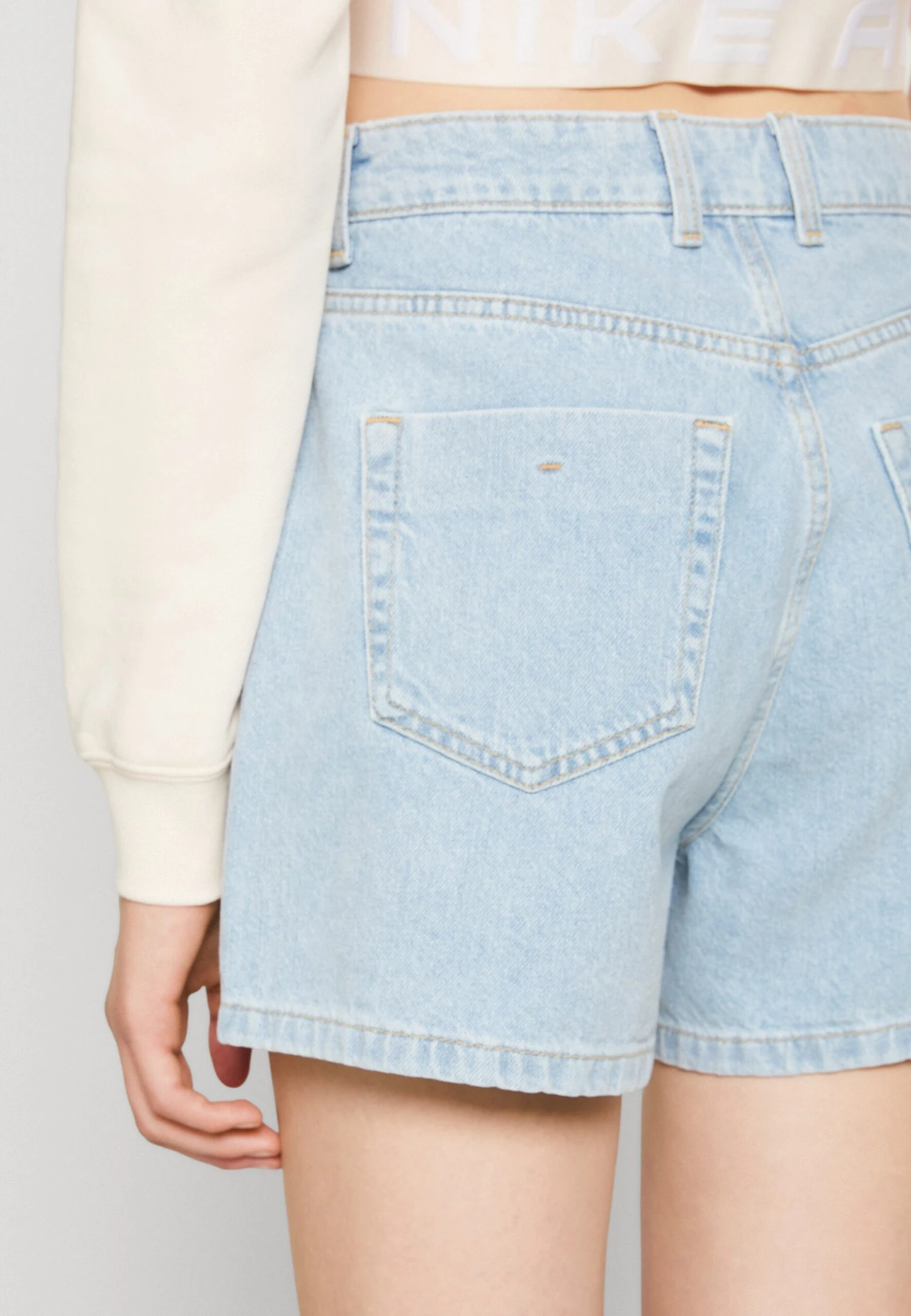 Even&Odd Short En Jean - Light Blue Denim 6 Even&Odd Short En Jean - Light Blue Denim – Image 4