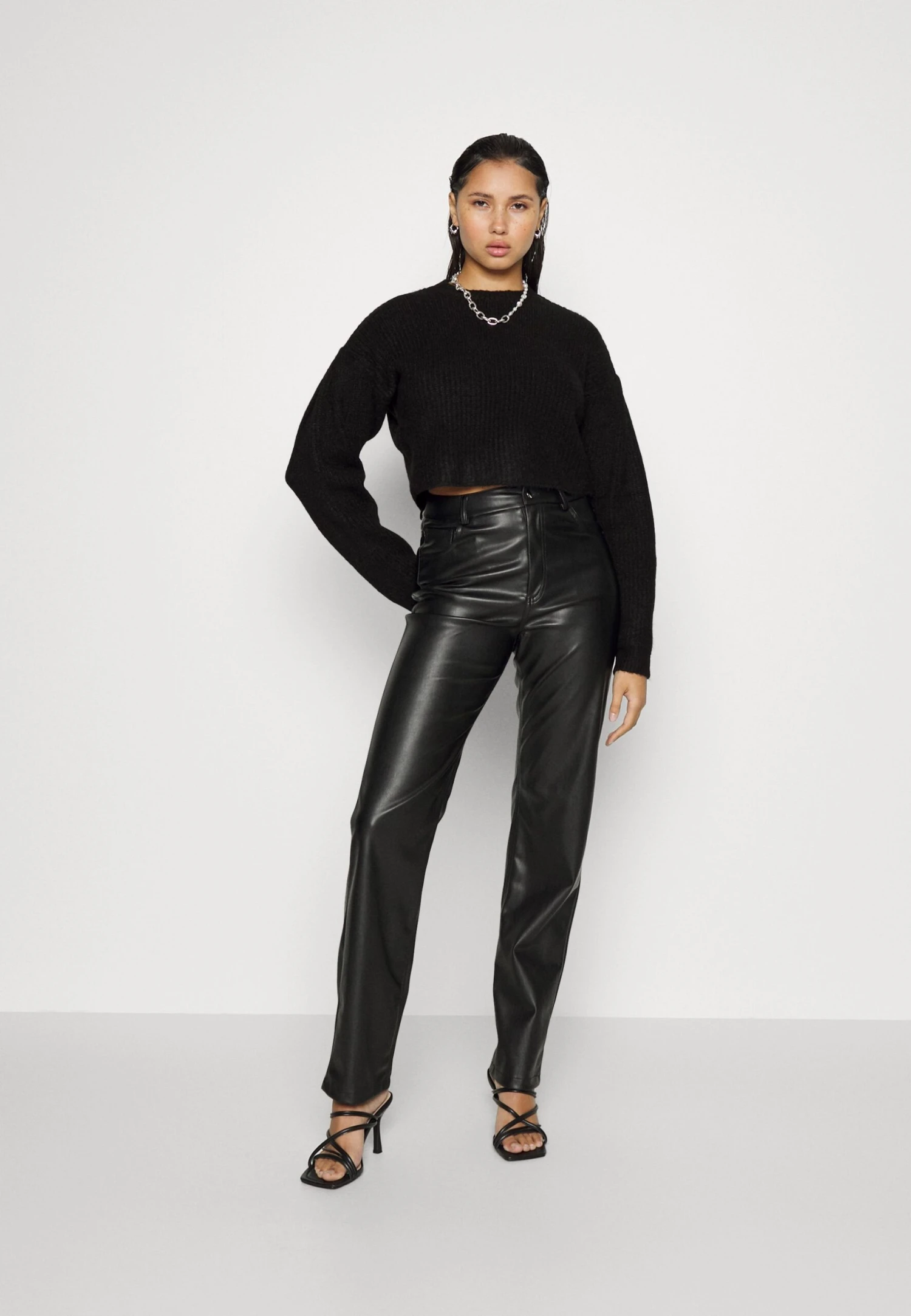 Even&Odd Pullover - Black 4 Even&Odd Pullover - Black – Image 2