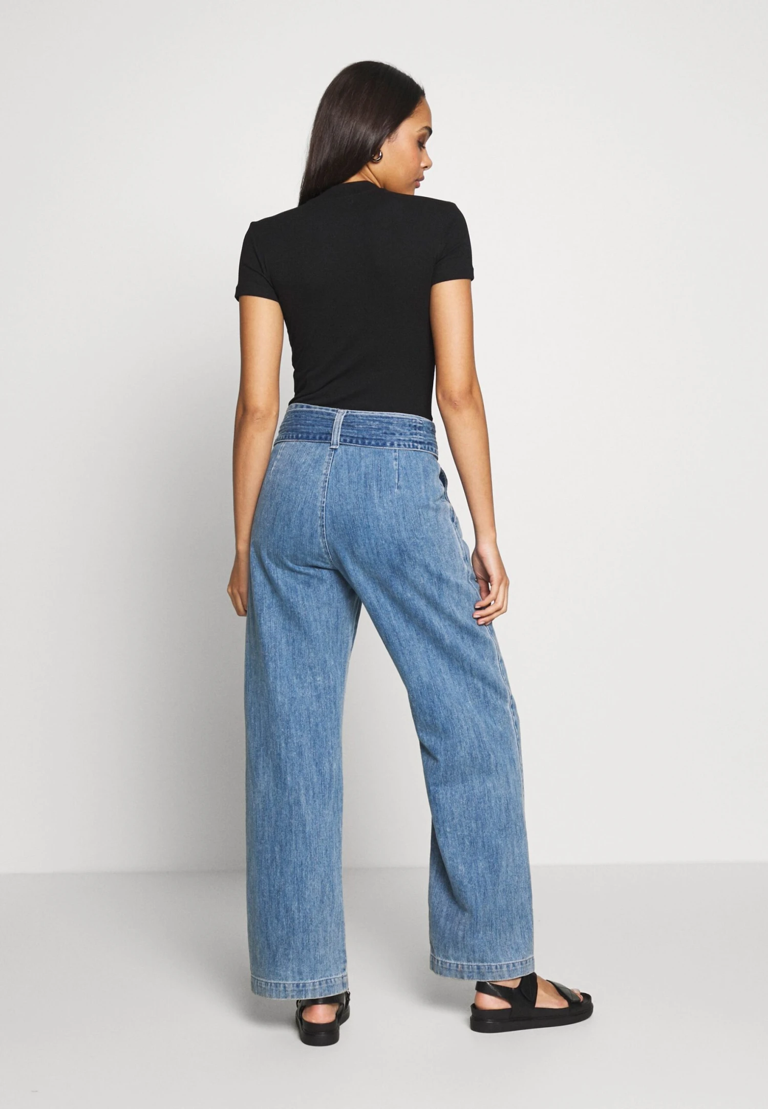 Even&Odd T-Shirt Basique - Black 5 Even&Odd T-Shirt Basique - Black – Image 3