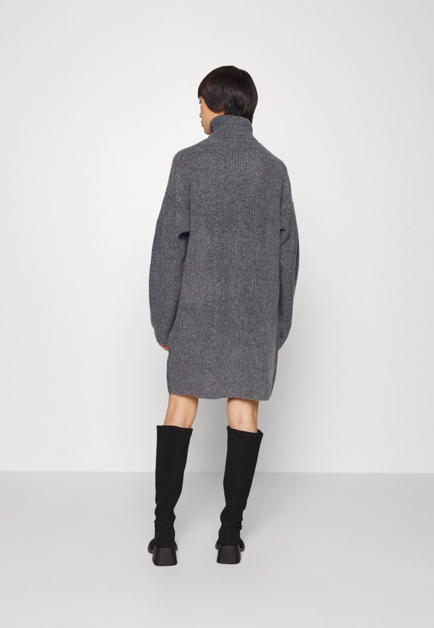Robe Pull - Dark Grey 5 Robe Pull - Dark Grey – Image 3